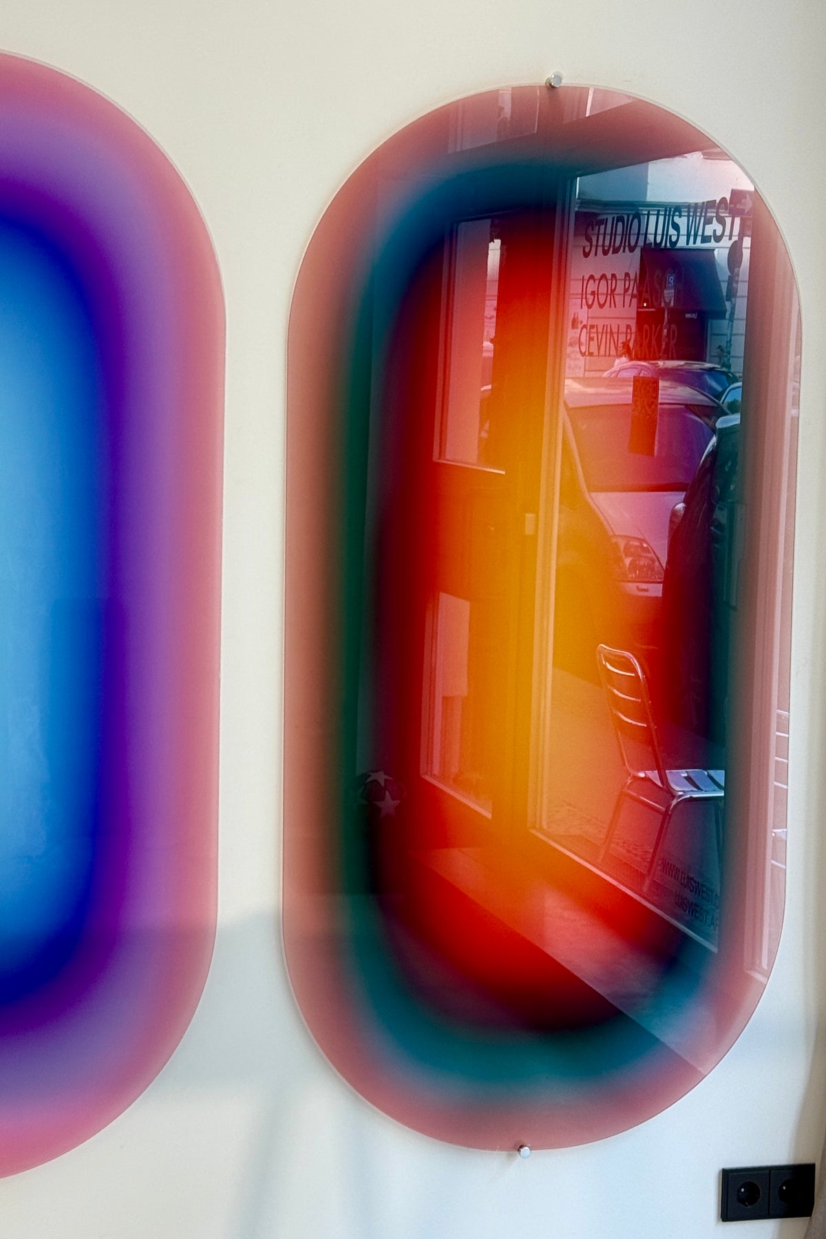 PILL PILL OCEAN SUNRISE – large-format acrylic glass artwork by Luis West, view 2