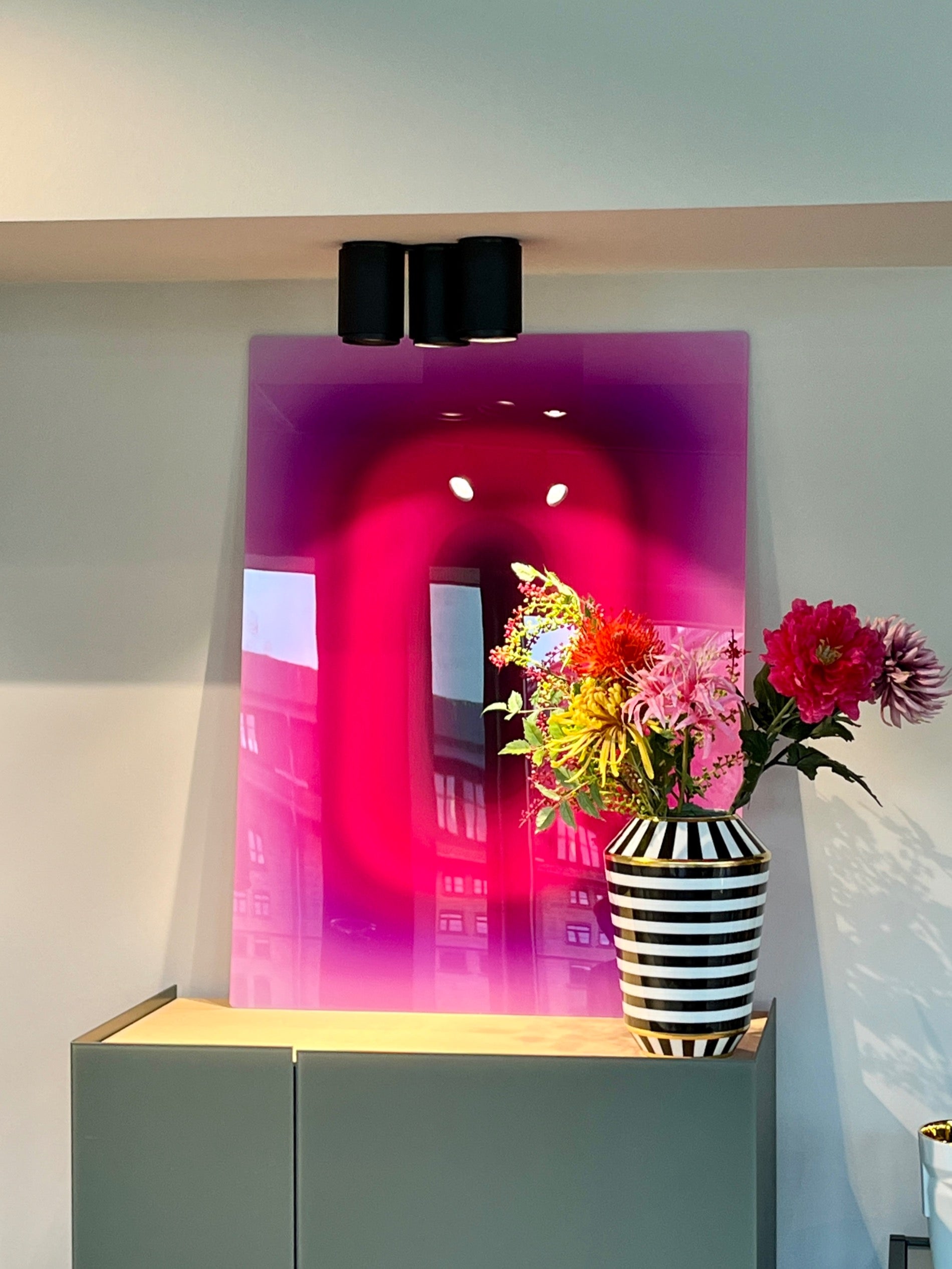 CANDY PILL – acrylic glass artwork by Luis West, view 2